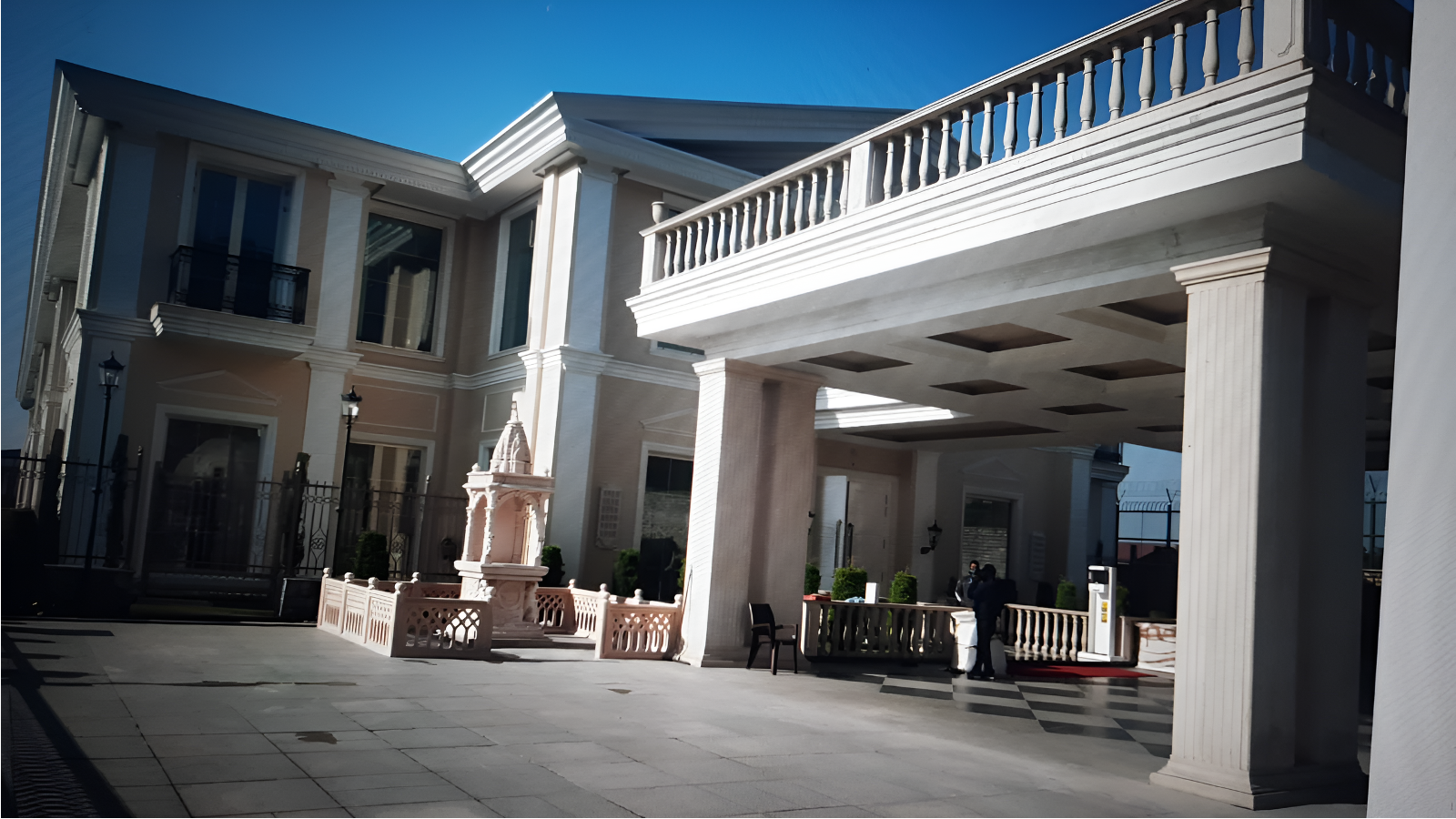 villa at dehradun by YC Studio